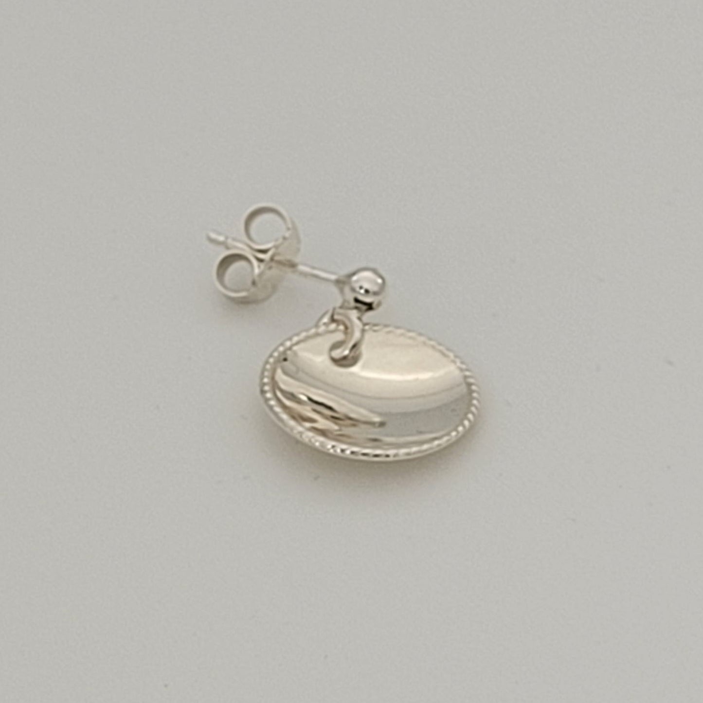 Korvakorut koristelaukkasella