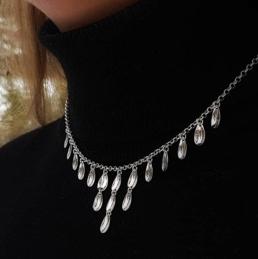 Bálggis kaulakoru 17 pisara laukkasella