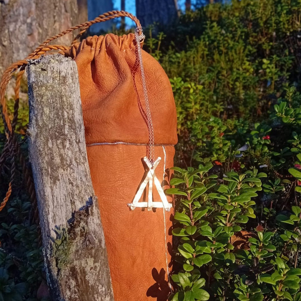 Lávvu kaulakoru, iso