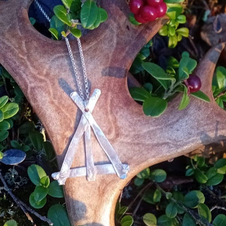 Lávvu kaulakoru, iso