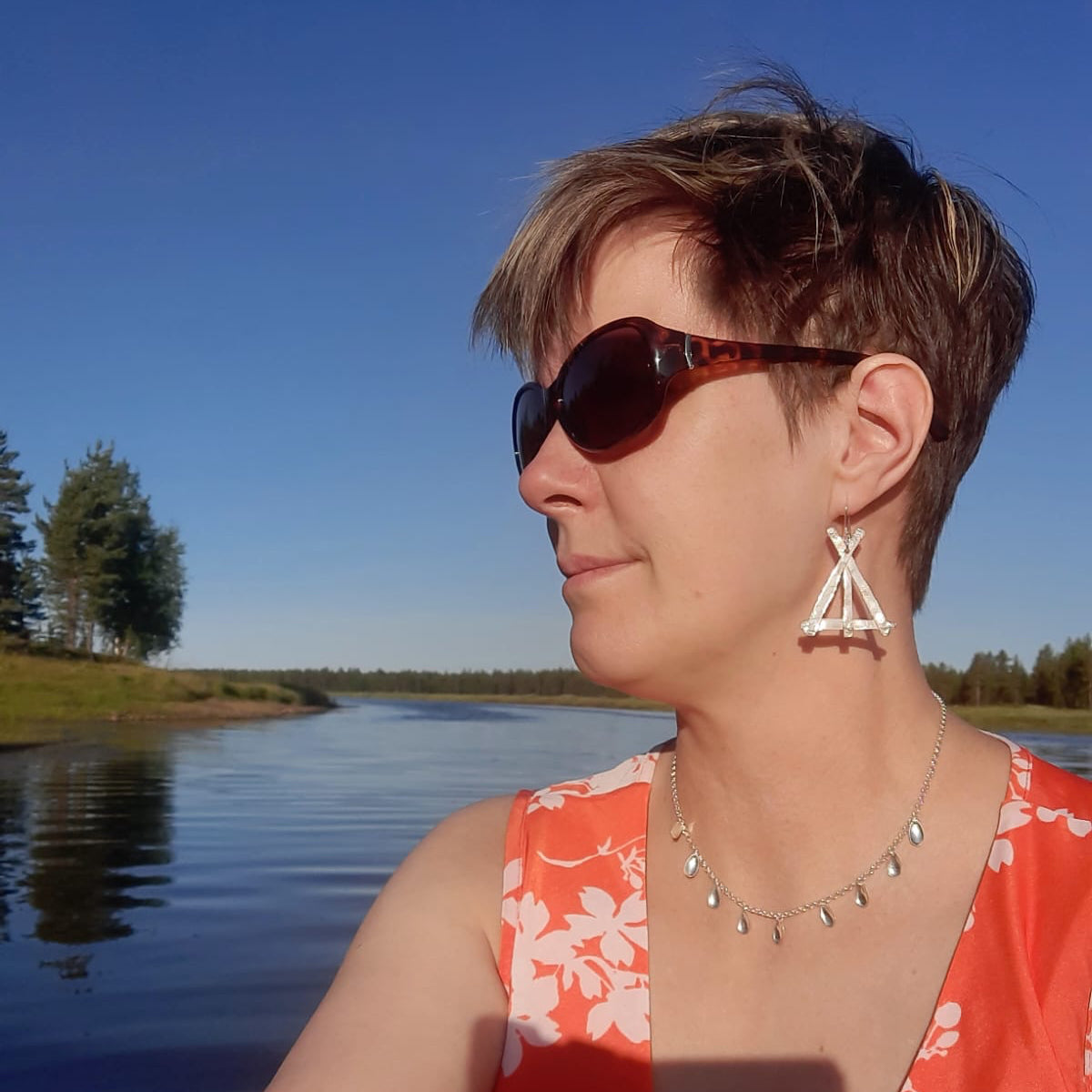 Lávvu korvakorut, isot